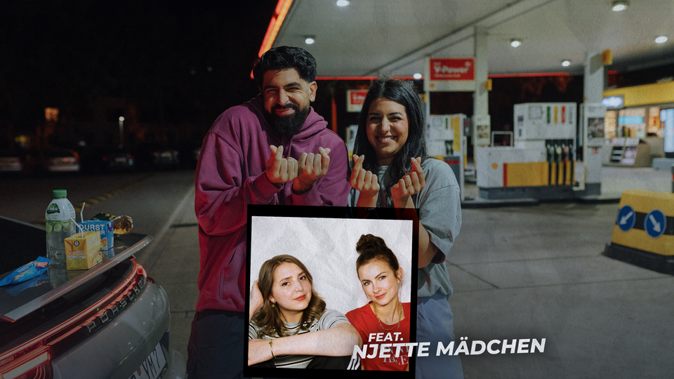 Meltem und Yousuf an einer Tankstelle